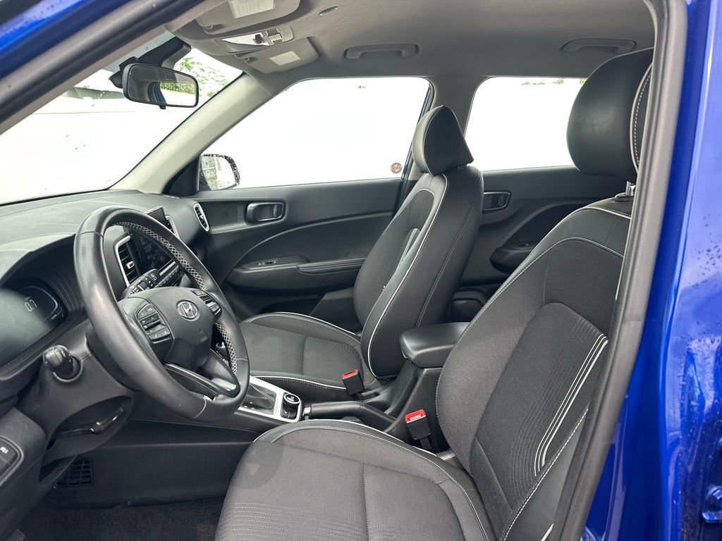 Used 2025 Hyundai Venue Limited FWD image 42