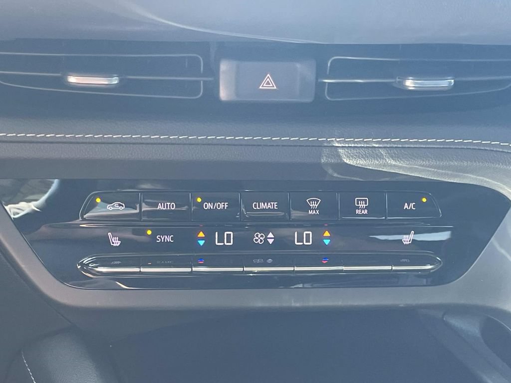 Used 2022 Buick Envision Essence w/ Technology Package I FWD image 23