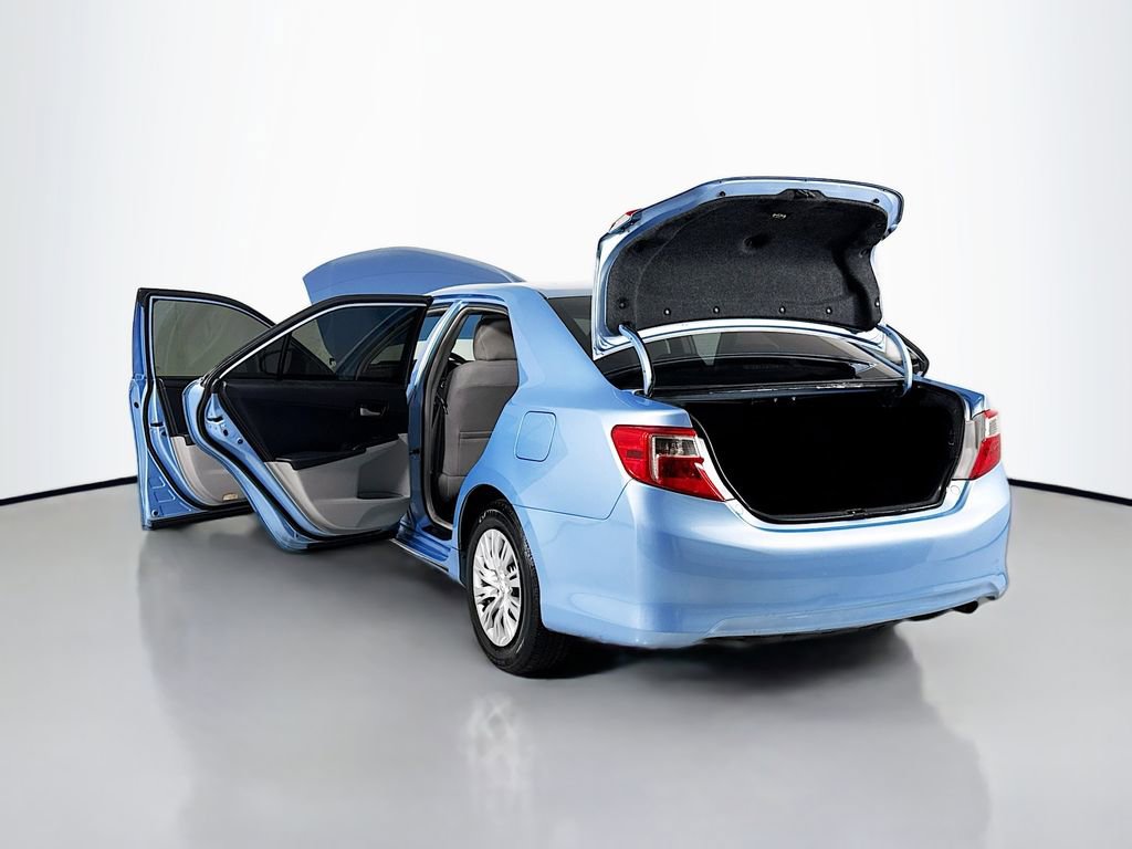Used 2012 Toyota Camry LE FWD image 19