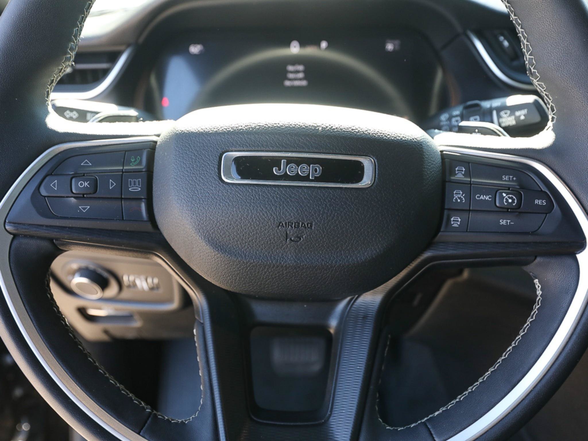 Used 2023 Jeep Grand Cherokee L Laredo AWD/4WD image 15