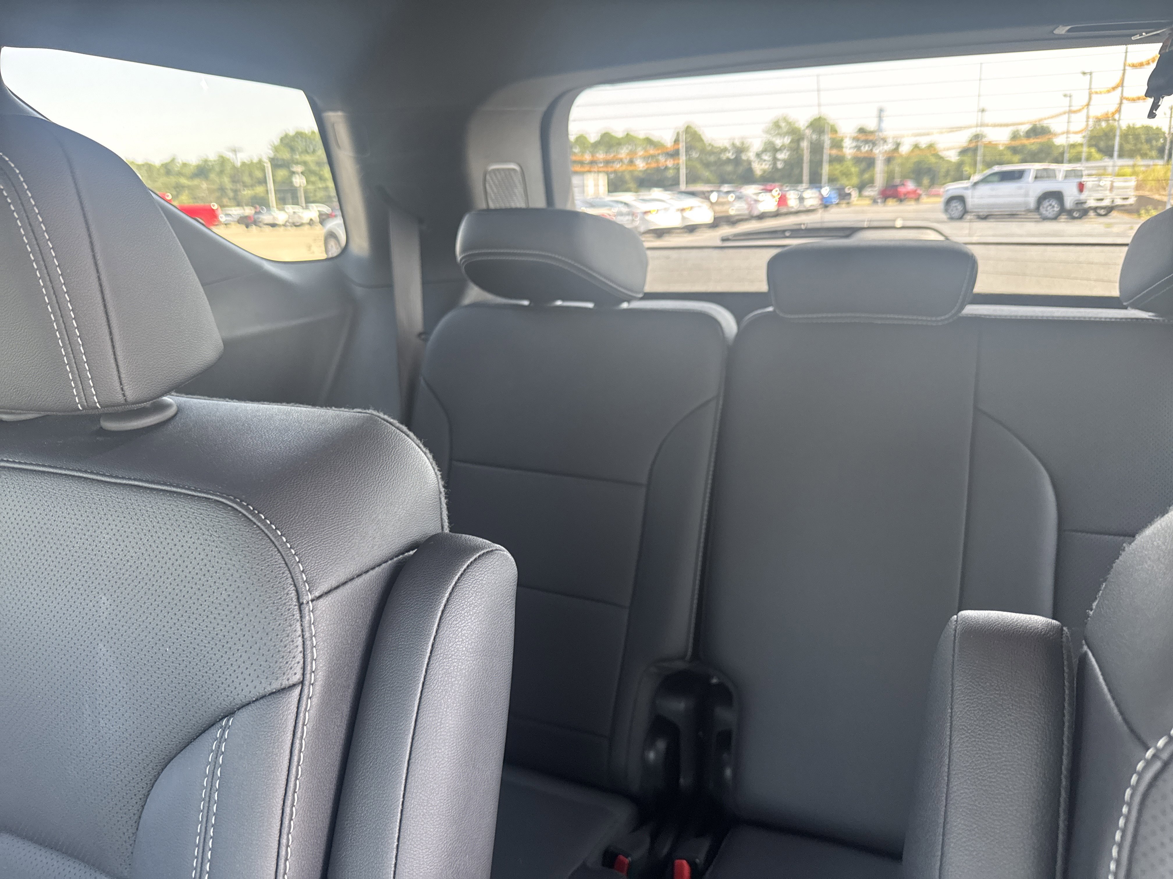 Used 2025 Chevrolet Traverse LT image 13