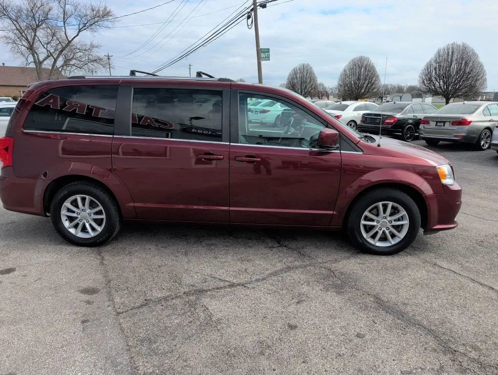 Used 2018 Dodge Grand Caravan SXT image 4