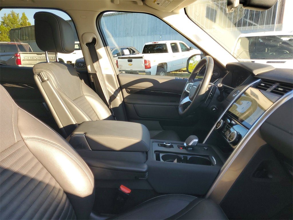 Used 2024 Land Rover Discovery S image 38