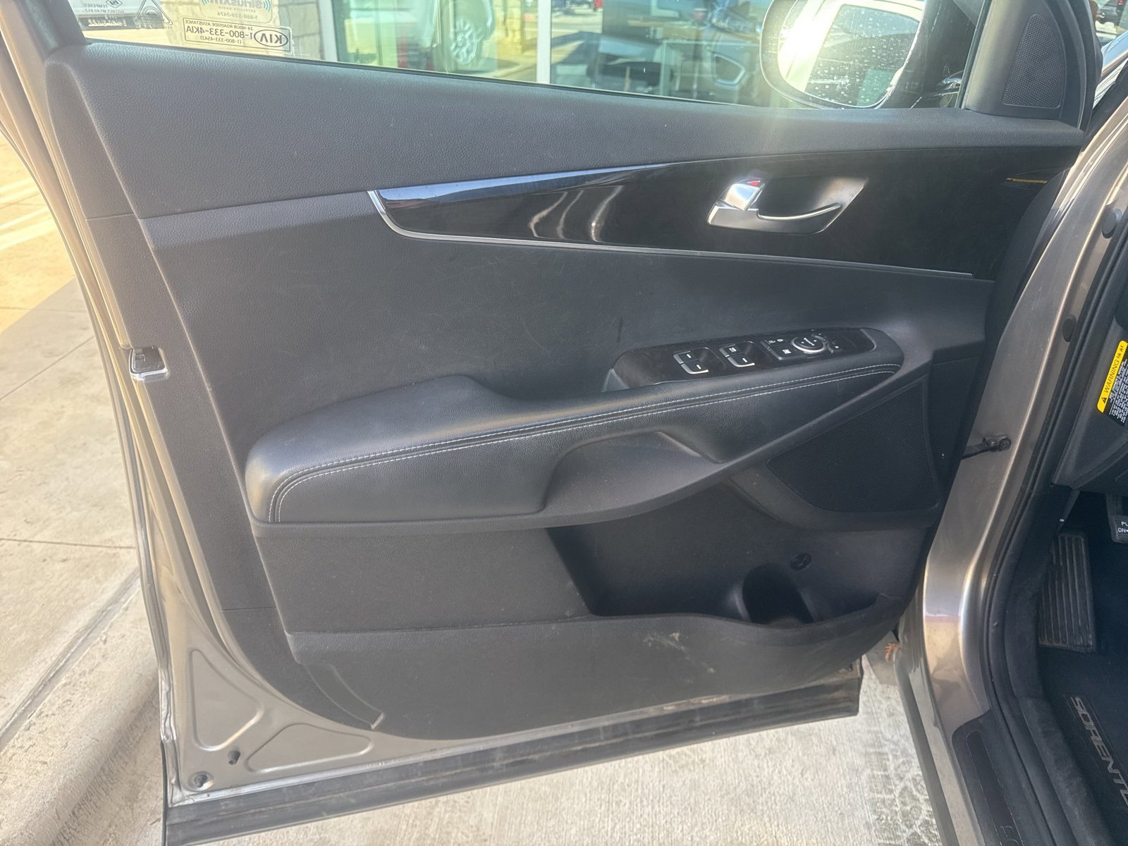 Used 2017 Kia Sorento LX image 14