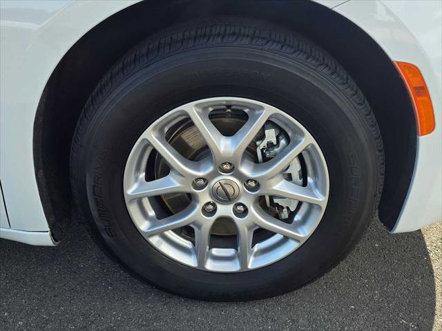 Used 2023 Chrysler Voyager LX FWD image 9