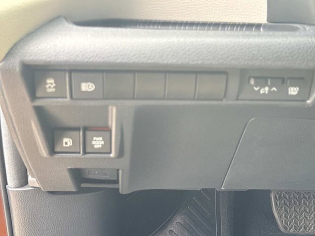 Used 2024 Toyota Sienna XLE image 26