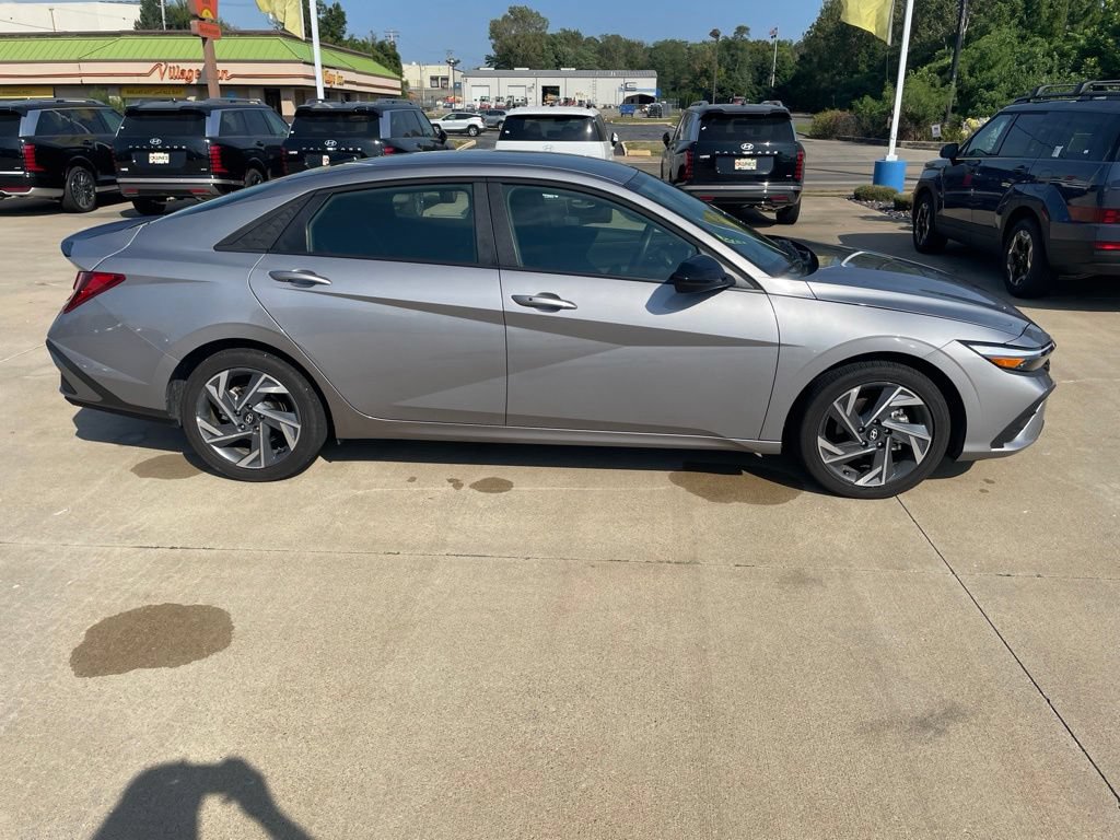 Used 2025 Hyundai Elantra Sport w/ Cargo Package FWD image 3