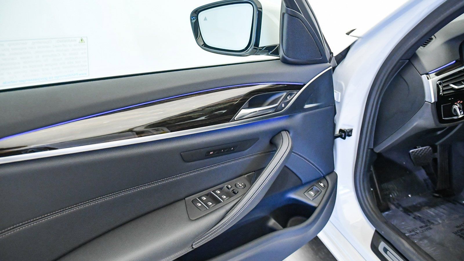 Certified 2023 BMW 530e w/ Convenience Package image 20