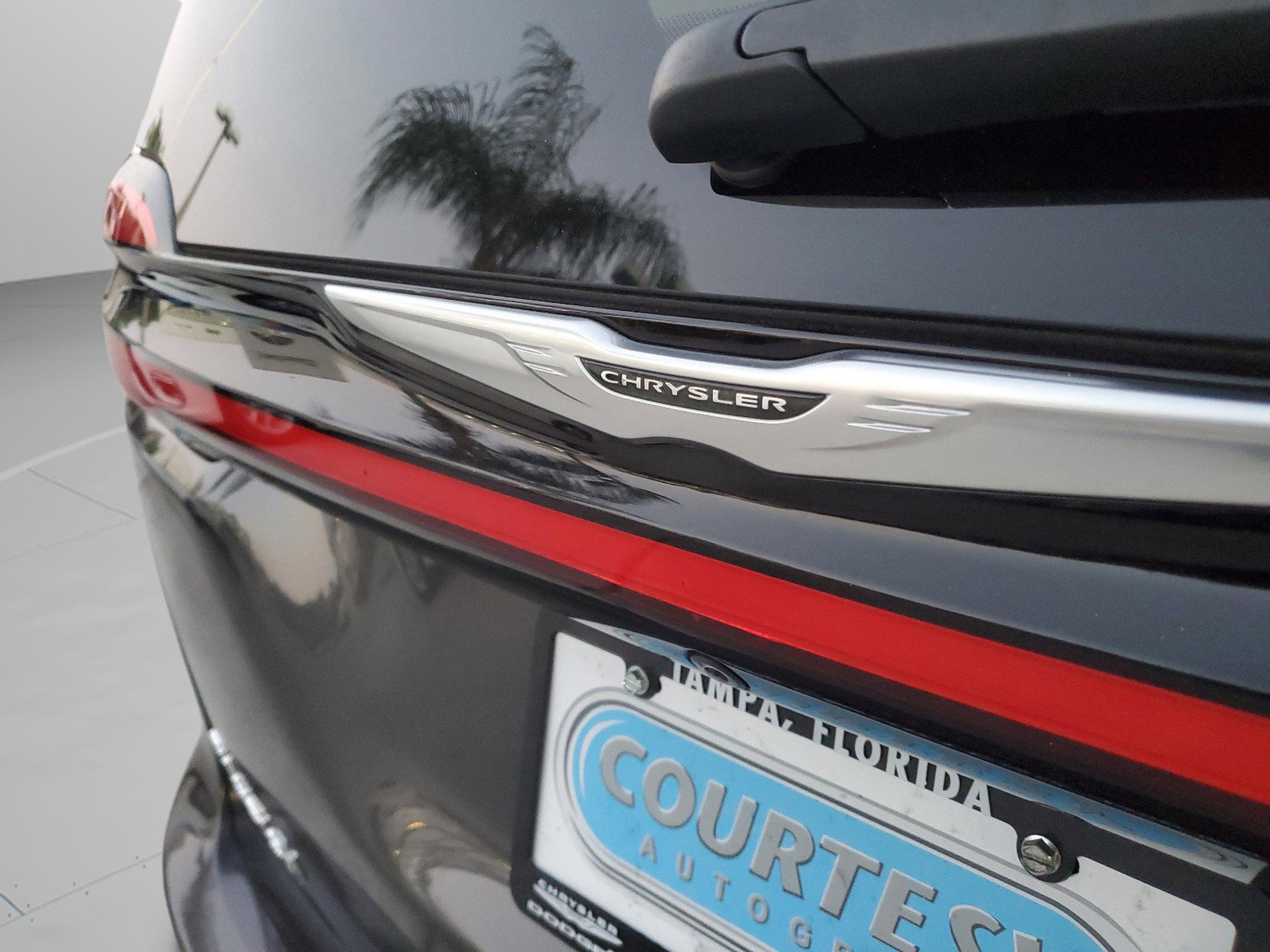 Certified 2022 Chrysler Pacifica Limited FWD image 30