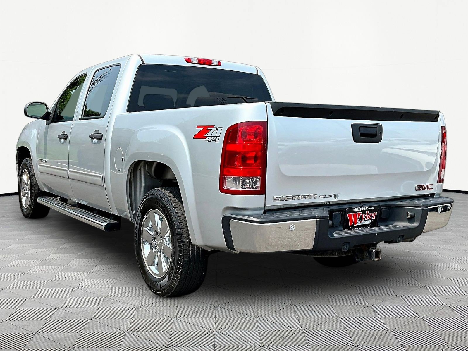 Used 2013 GMC Sierra 1500 SLE w/ Power Tech Package AWD/4WD image 4