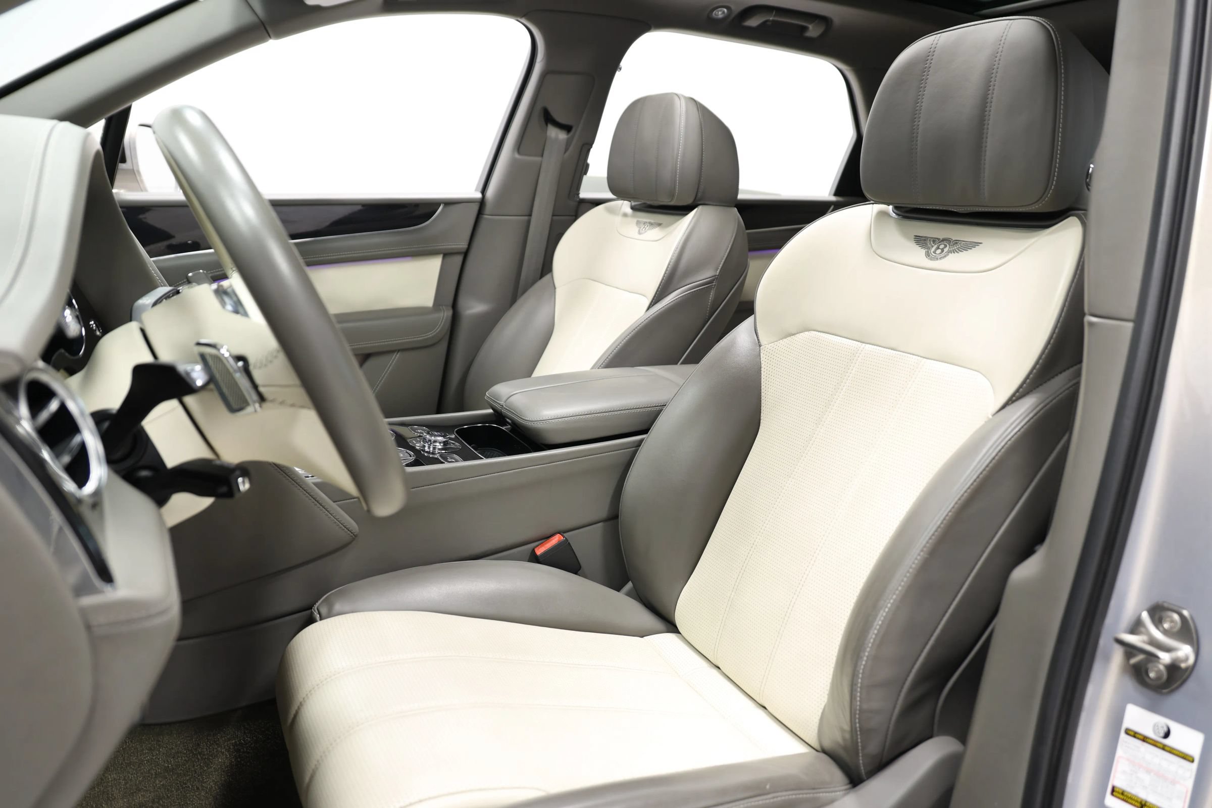 Used 2018 Bentley Bentayga Onyx Edition AWD/4WD image 18