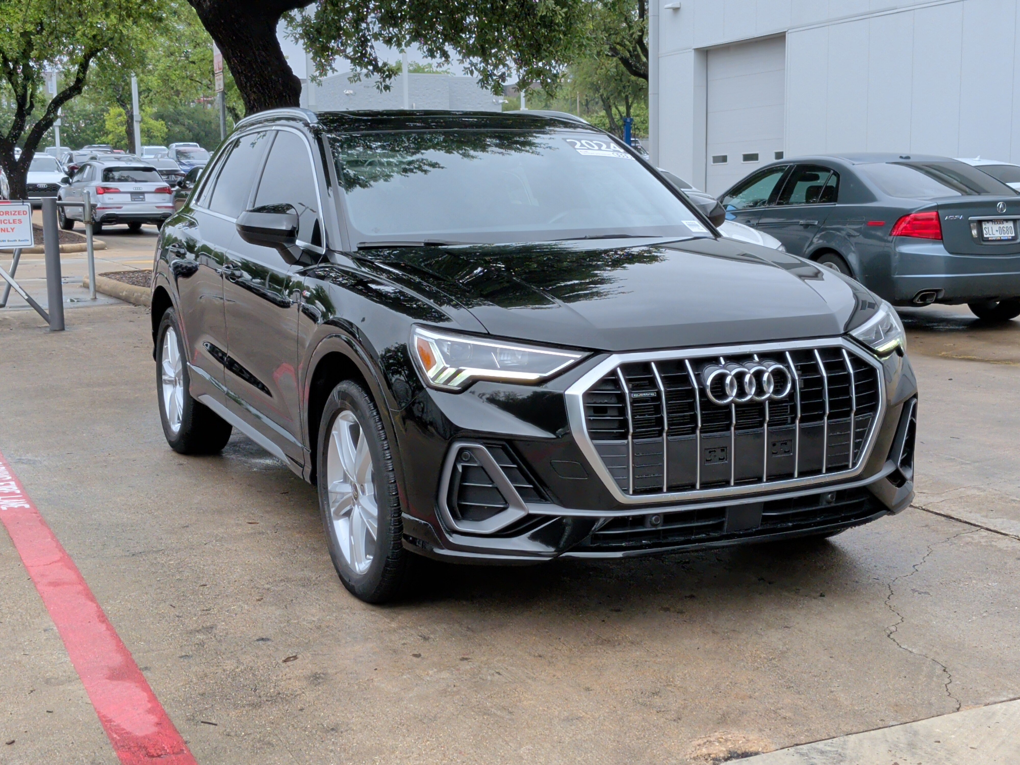 Certified 2024 Audi Q3 2.0T Premium w/ 19" Wheel Package AWD/4WD image 2