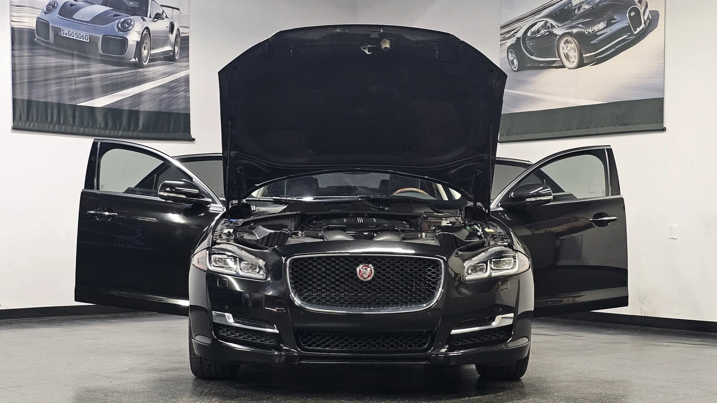 Used 2018 Jaguar XJ R-Sport RWD image 6