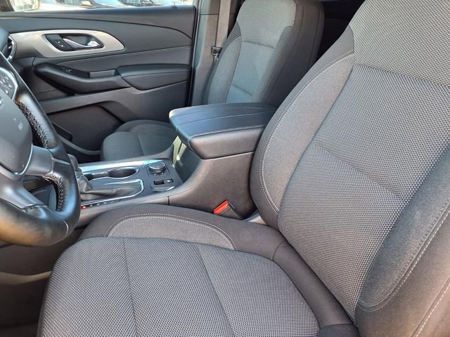 Used 2023 Chevrolet Traverse LT image 3