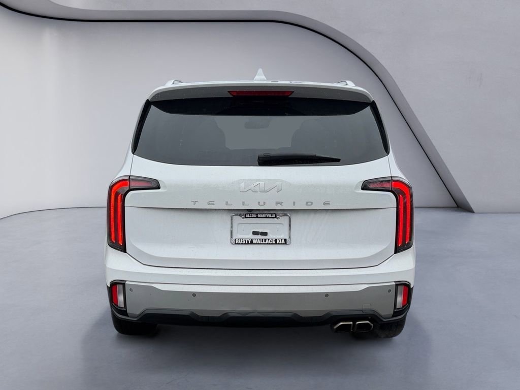 Used 2023 Kia Telluride EX w/ EX Captain's Chair Package image 4