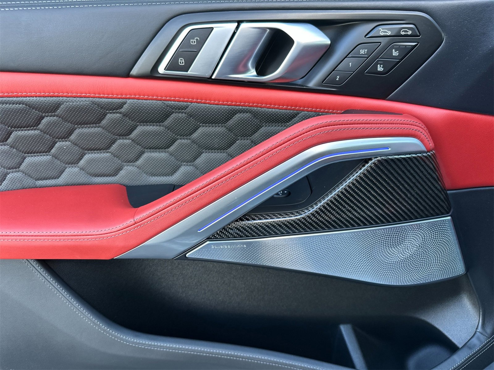 Used 2025 BMW X6 M Competition w/ Executive Package image 11