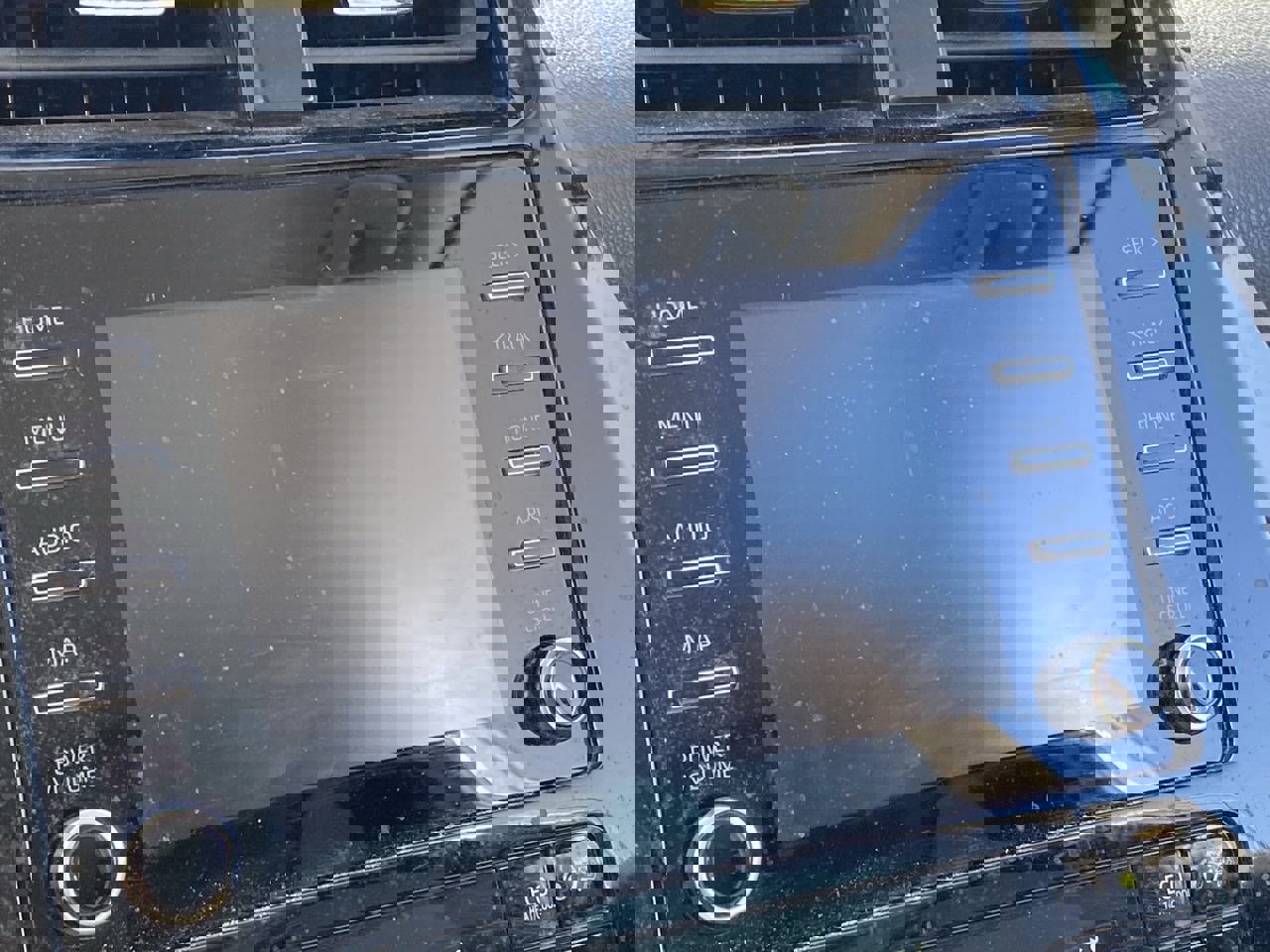 Used 2020 Toyota Prius LE image 6