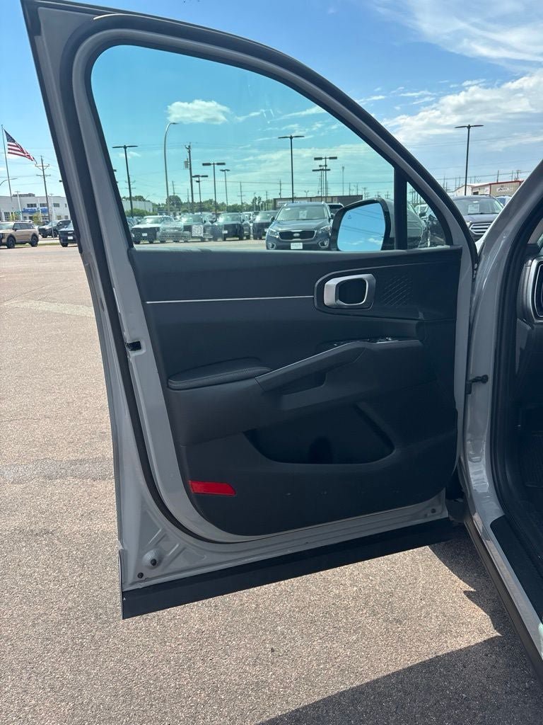 Used 2025 Kia Sorento S w/ Panoramic Sunroof Package FWD image 11