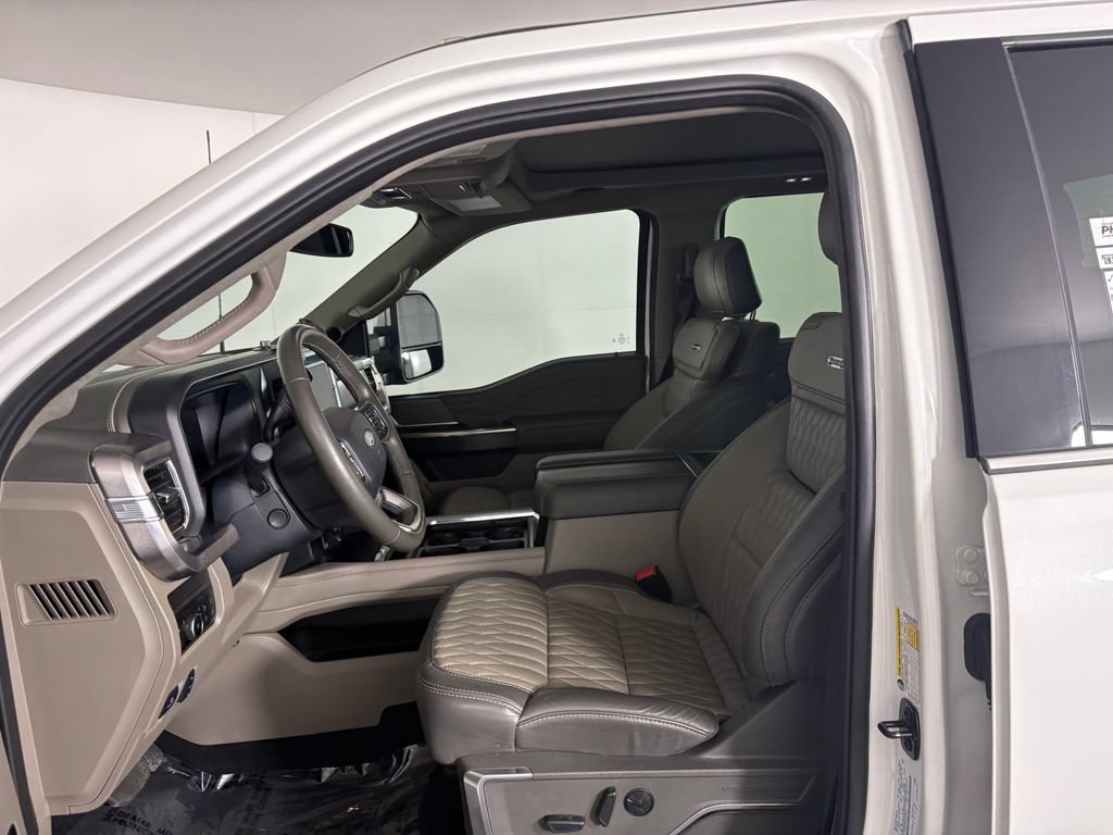 Used 2025 Ford F350 Platinum w/ Platinum Plus Package AWD/4WD image 12