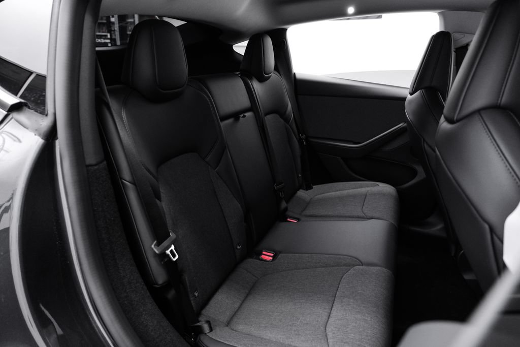 Used 2026 Tesla Model Y 2WD image 34
