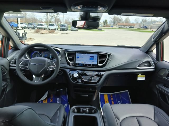 New 2026 Chrysler Pacifica Select AWD/4WD image 19