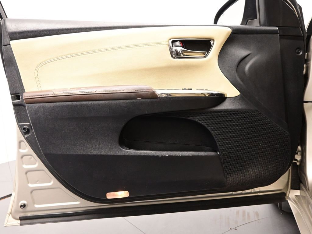 Used 2013 Toyota Avalon Limited image 11