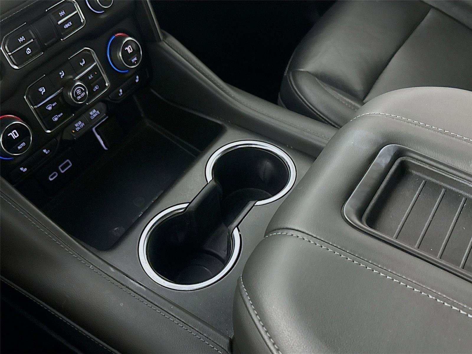 Used 2021 Chevrolet Tahoe Z71 w/ Luxury Package AWD/4WD image 7