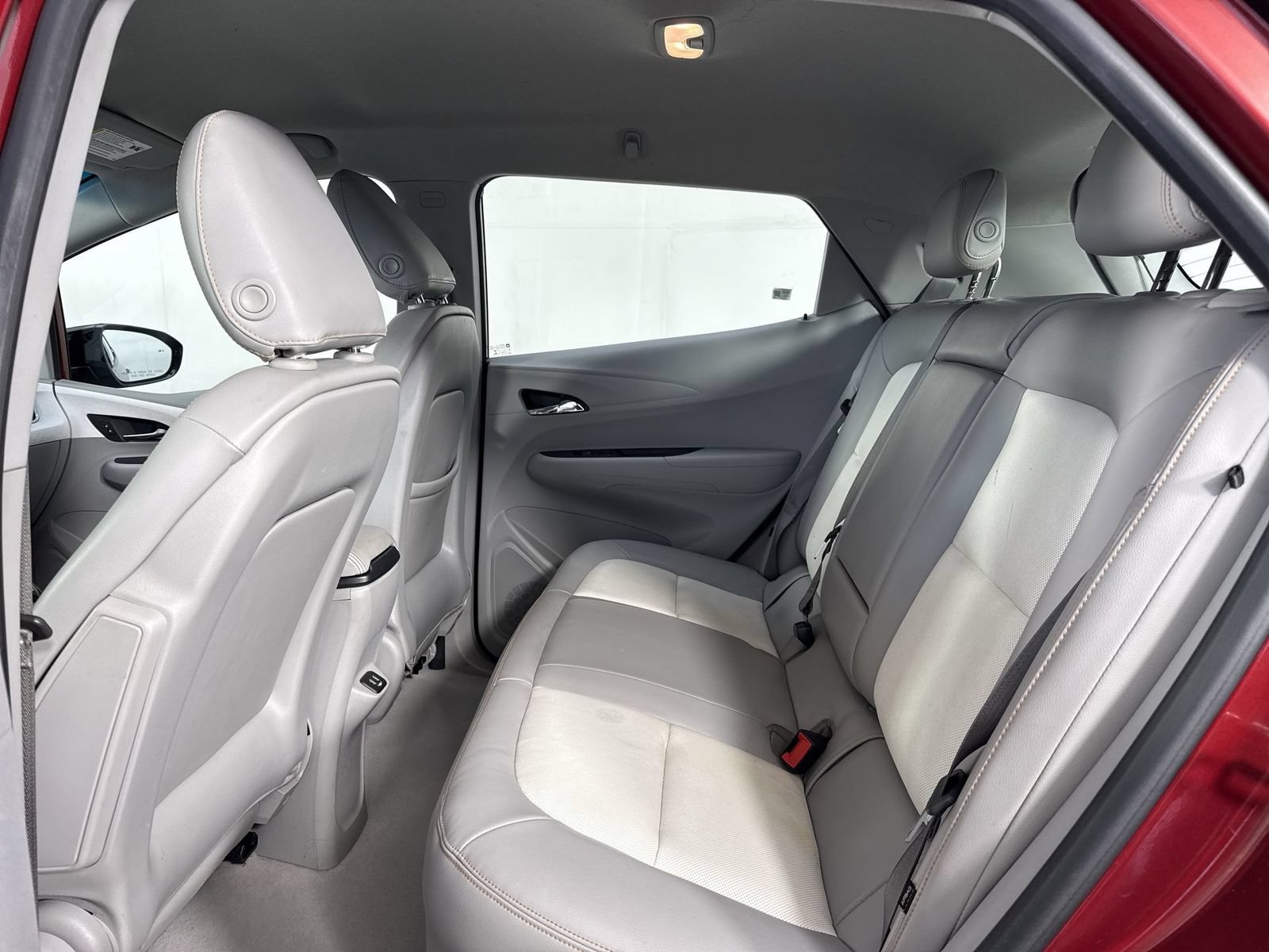 Used 2020 Chevrolet Bolt Premier w/ Infotainment Package FWD image 22
