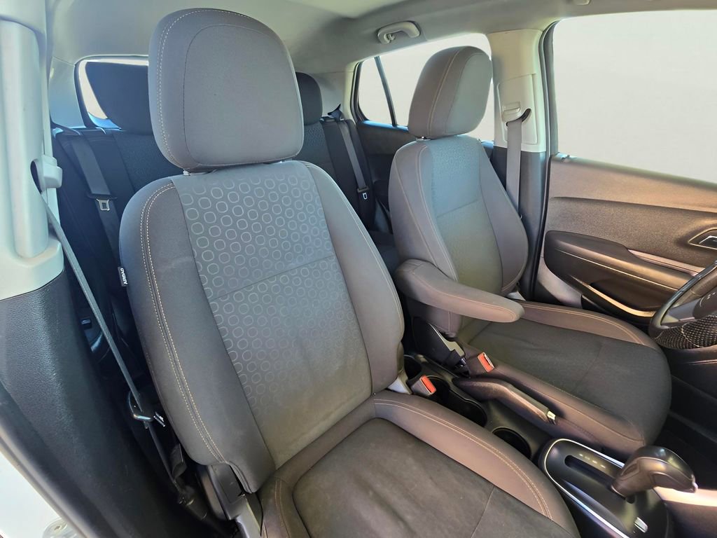 Used 2020 Chevrolet Trax LS image 54