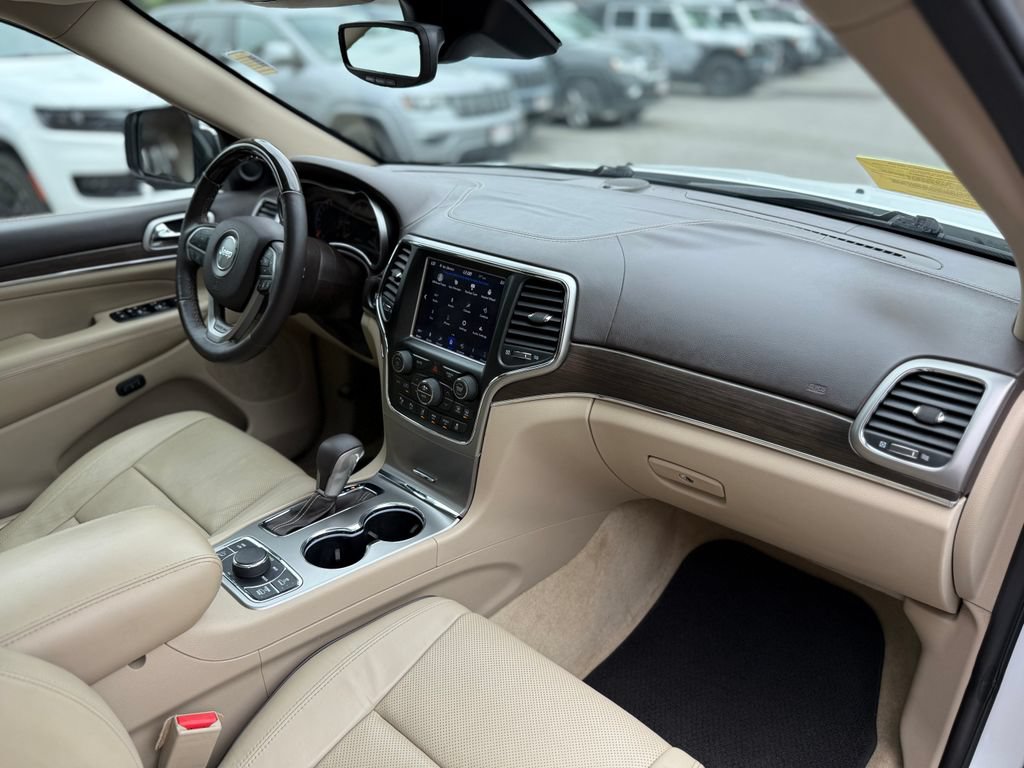 Used 2018 Jeep Grand Cherokee Overland AWD/4WD image 17