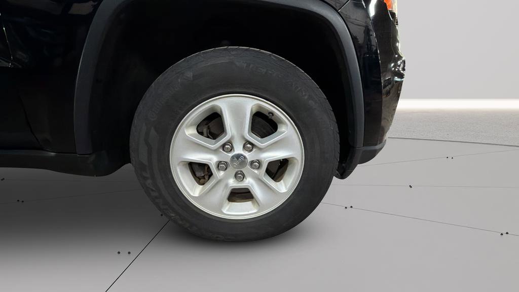 Used 2017 Jeep Grand Cherokee Laredo w/ Quick Order Package 23E AWD/4WD image 24