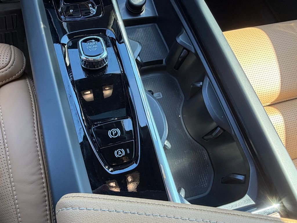 Used 2024 Volvo XC60 B5 Ultimate w/ Protection Package Premier image 27