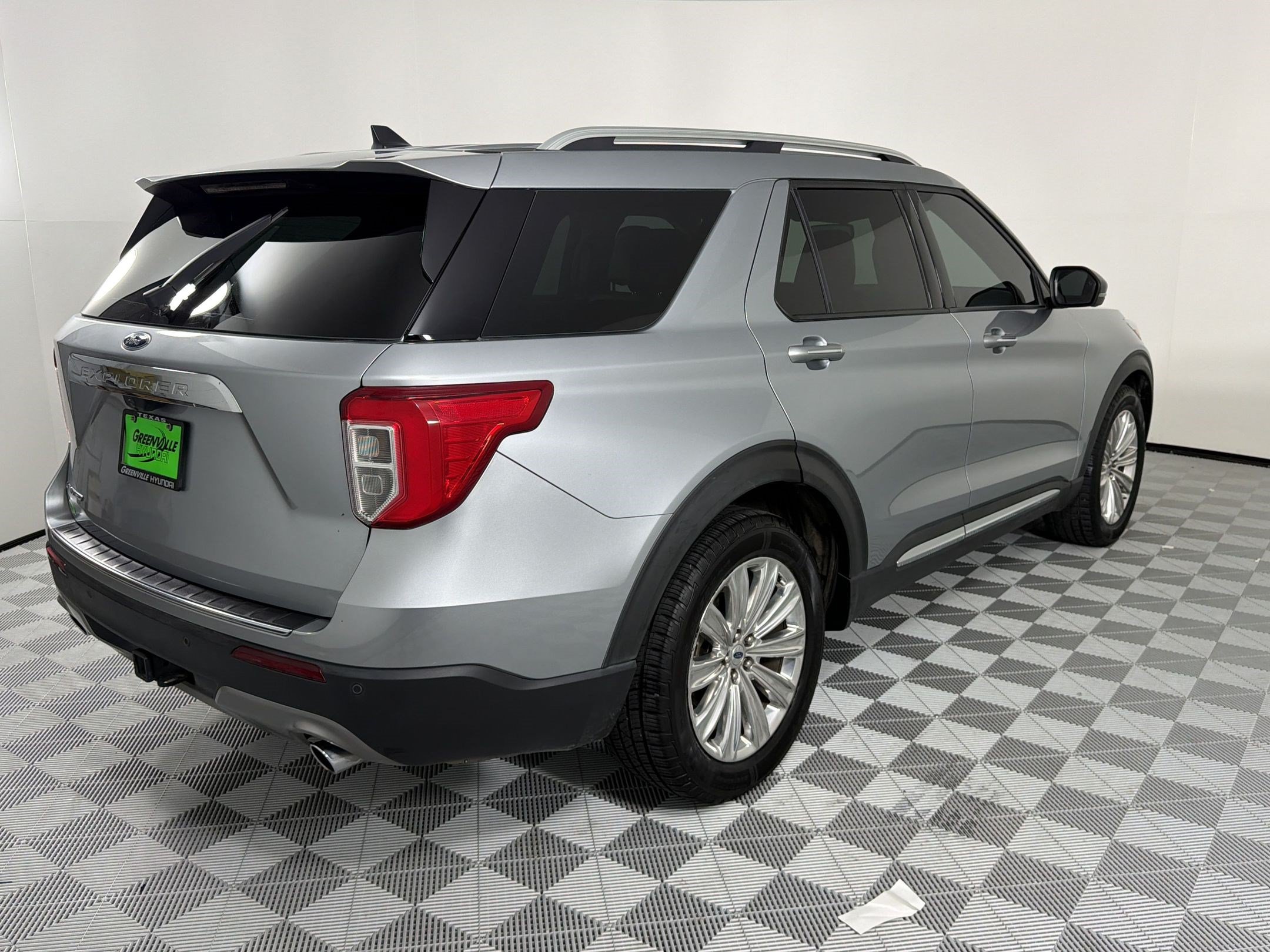 Used 2022 Ford Explorer Limited w/ Equipment Group 301A RWD image 9
