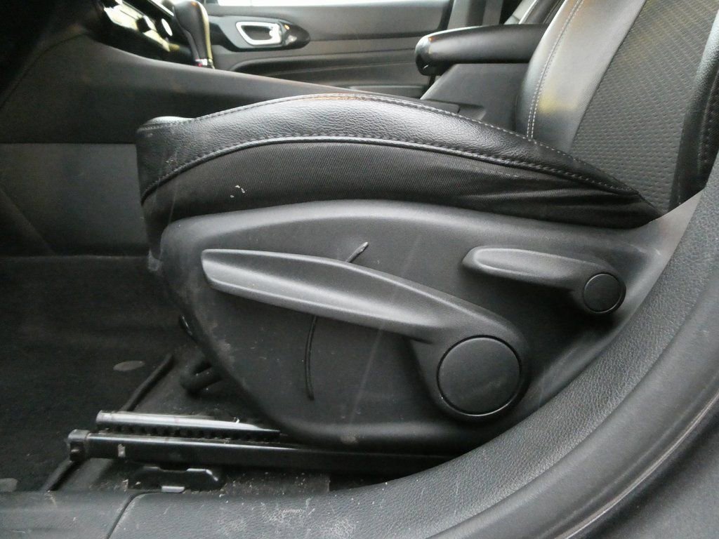 Used 2023 Jeep Compass Altitude AWD/4WD image 8