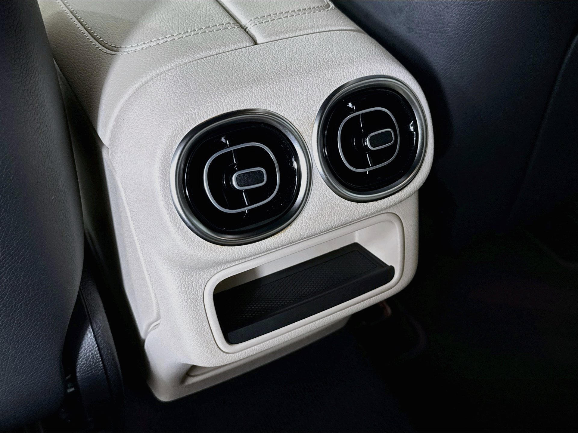 Certified 2025 Mercedes-Benz GLC 300 image 26