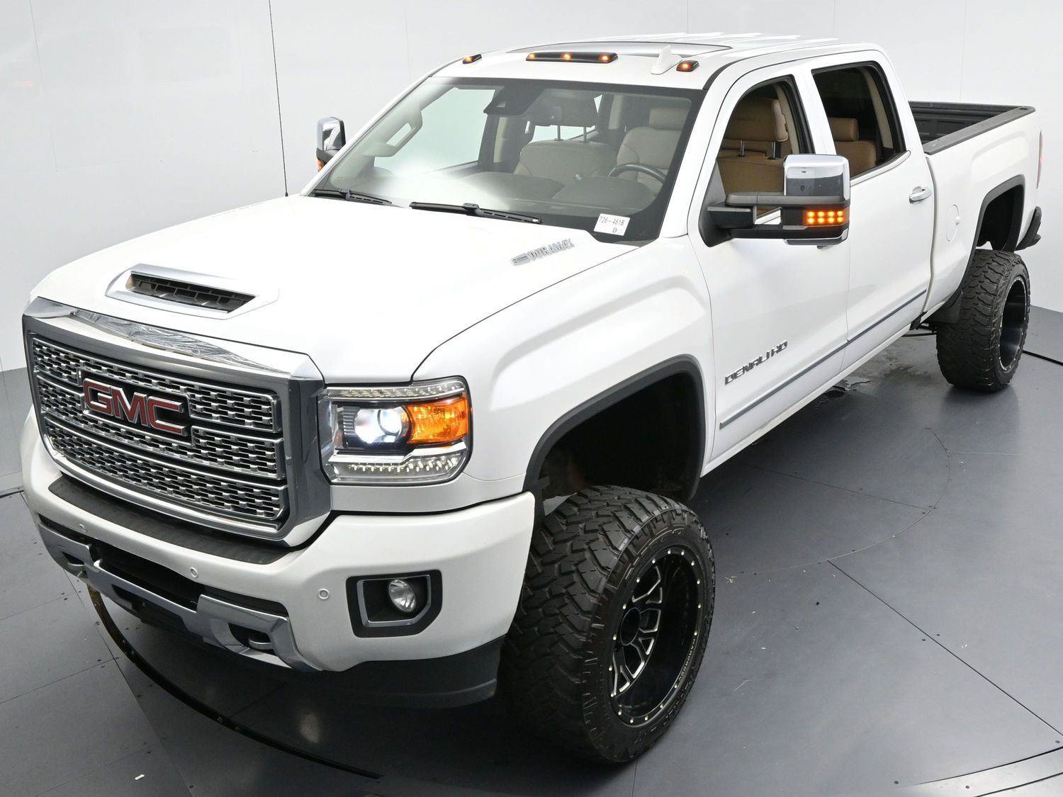 Used 2019 GMC Sierra 2500 Denali w/ Duramax Plus Package AWD/4WD image 39