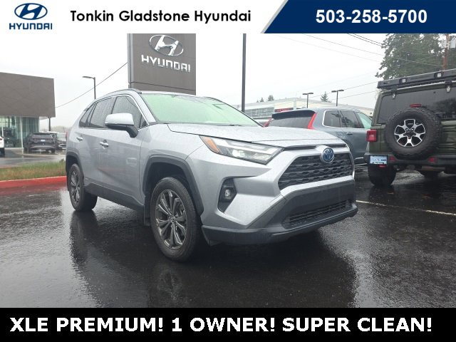 Used 2022 Toyota RAV4 XLE Premium image 2