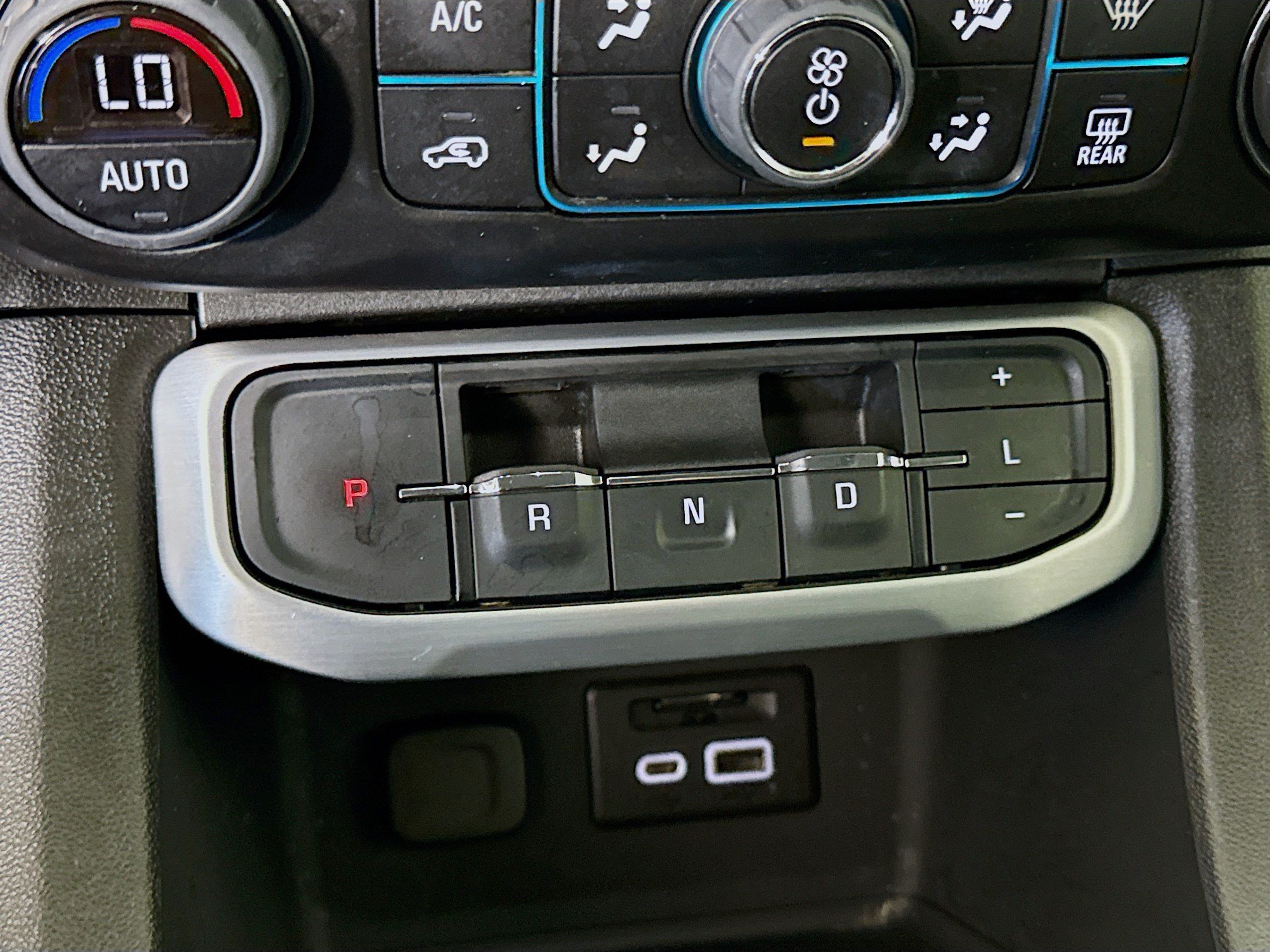 Used 2023 GMC Acadia SLT w/ Preferred Package FWD image 20