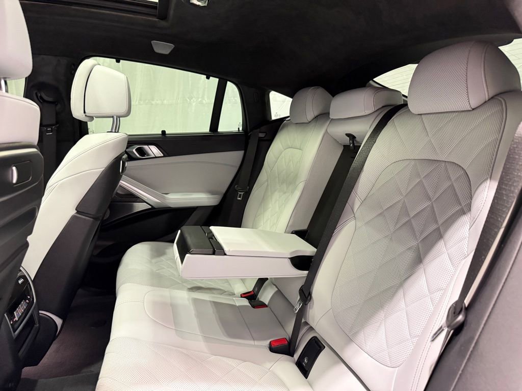 Used 2024 BMW X6 M60i w/ Dynamic Handling Package image 18