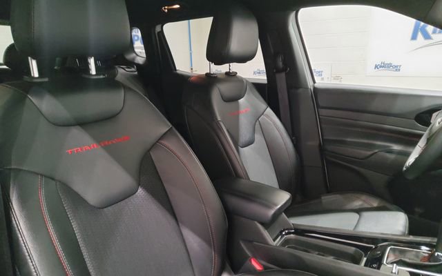 Used 2025 Jeep Compass Trailhawk AWD/4WD image 20