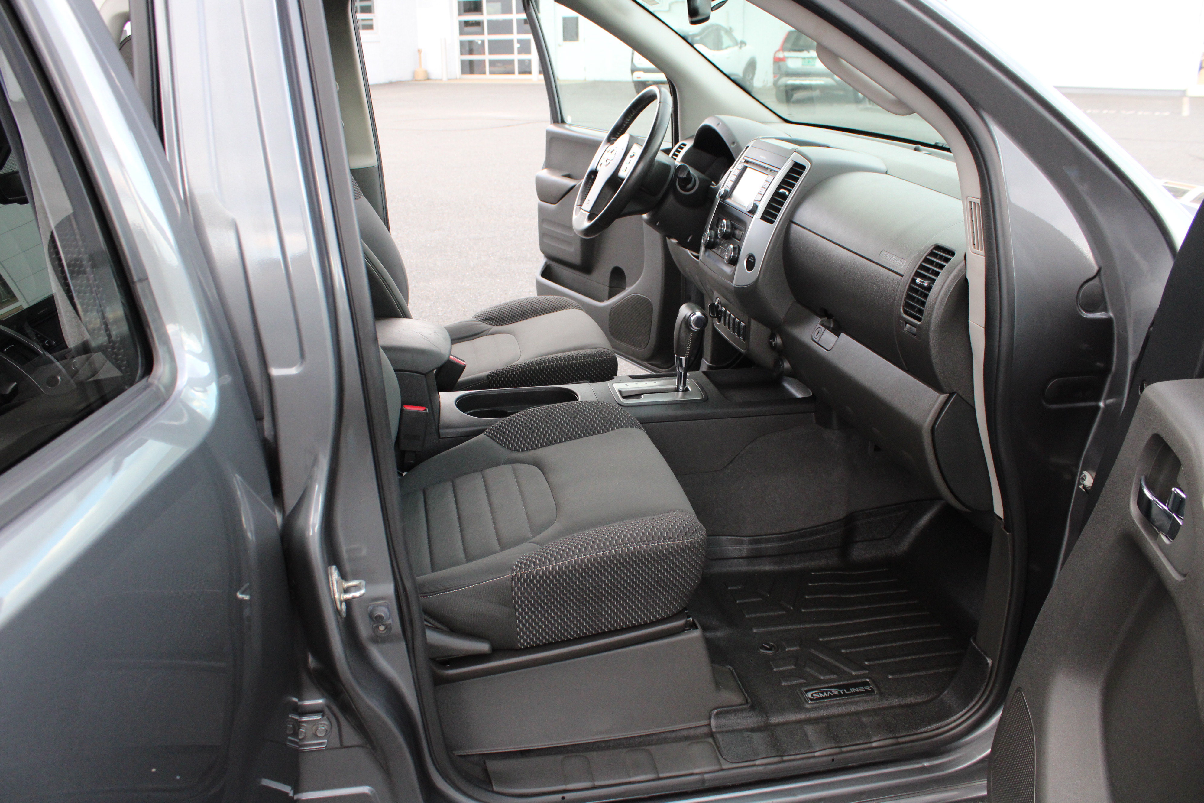 Used 2018 Nissan Frontier PRO-4X AWD/4WD image 18