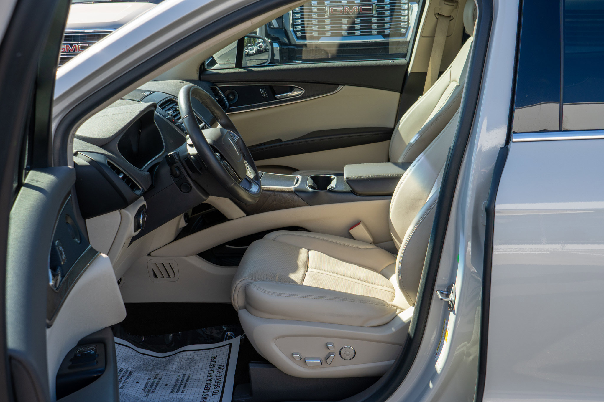 Used 2020 Lincoln Nautilus Reserve w/ Equipment Group 201A image 19