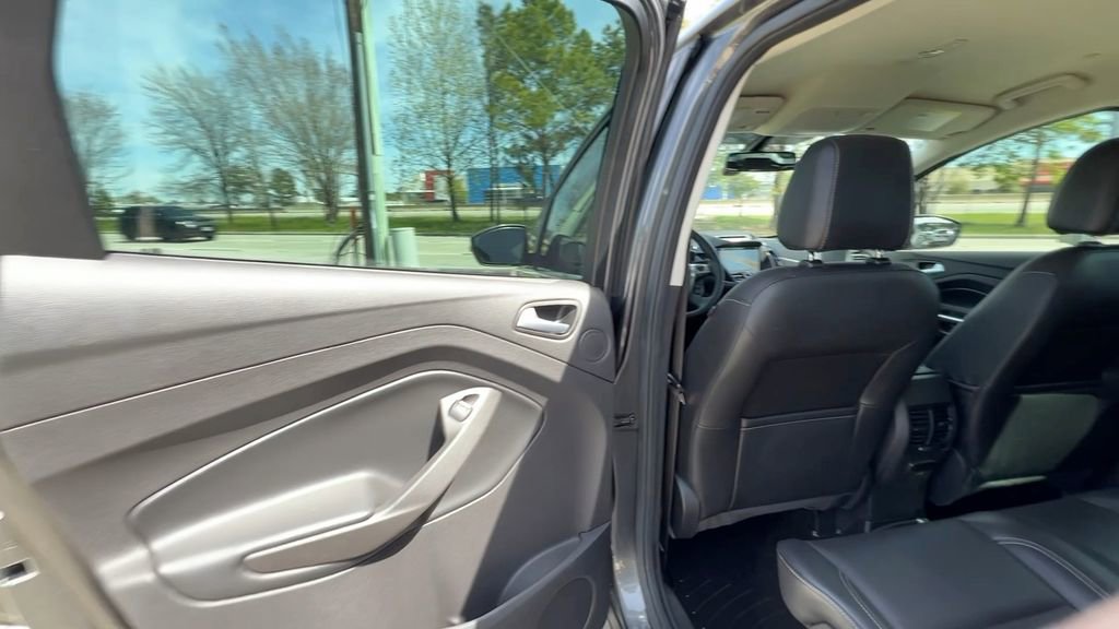 Used 2017 Ford C-MAX Energi Titanium w/ Equipment Group 501A image 37