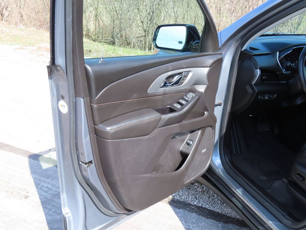 Used 2019 Chevrolet Traverse LT w/ LT Premium Package AWD/4WD image 24