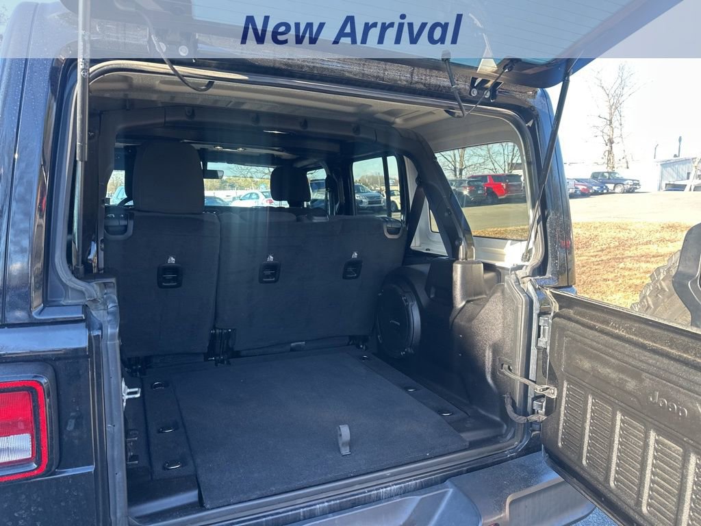 Used 2019 Jeep Wrangler Unlimited Sahara w/ Uconnect 4C Nav & Sound Group image 10