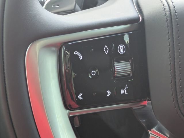 Certified 2025 Land Rover Range Rover SE image 52