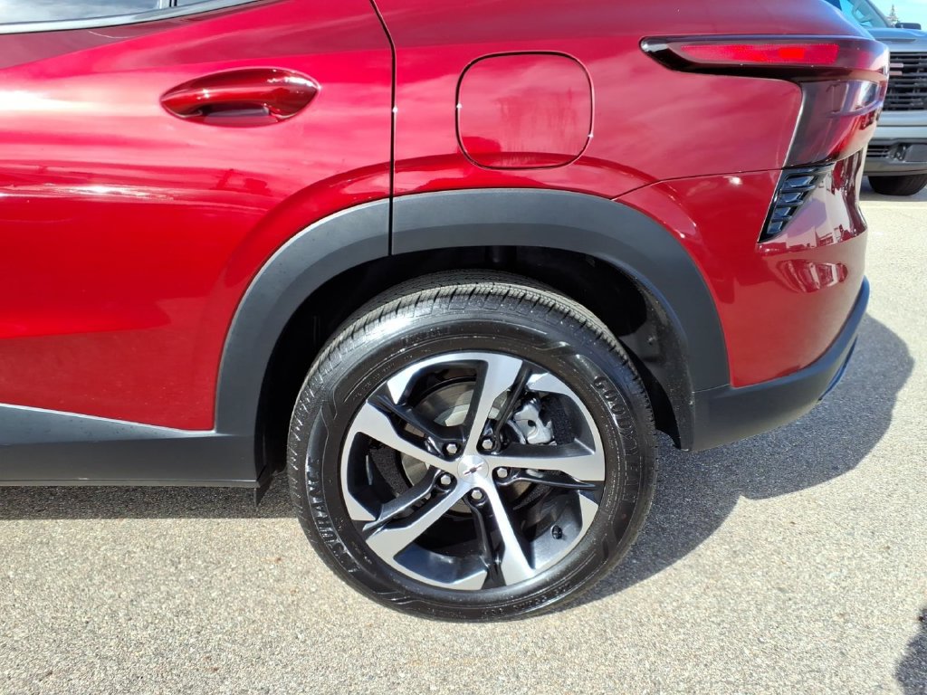 Used 2024 Chevrolet Trax RS FWD image 19