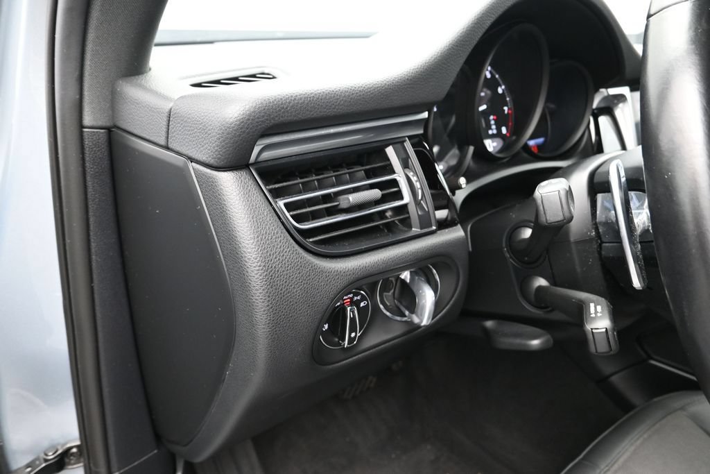 Certified 2022 Porsche Macan AWD/4WD image 15
