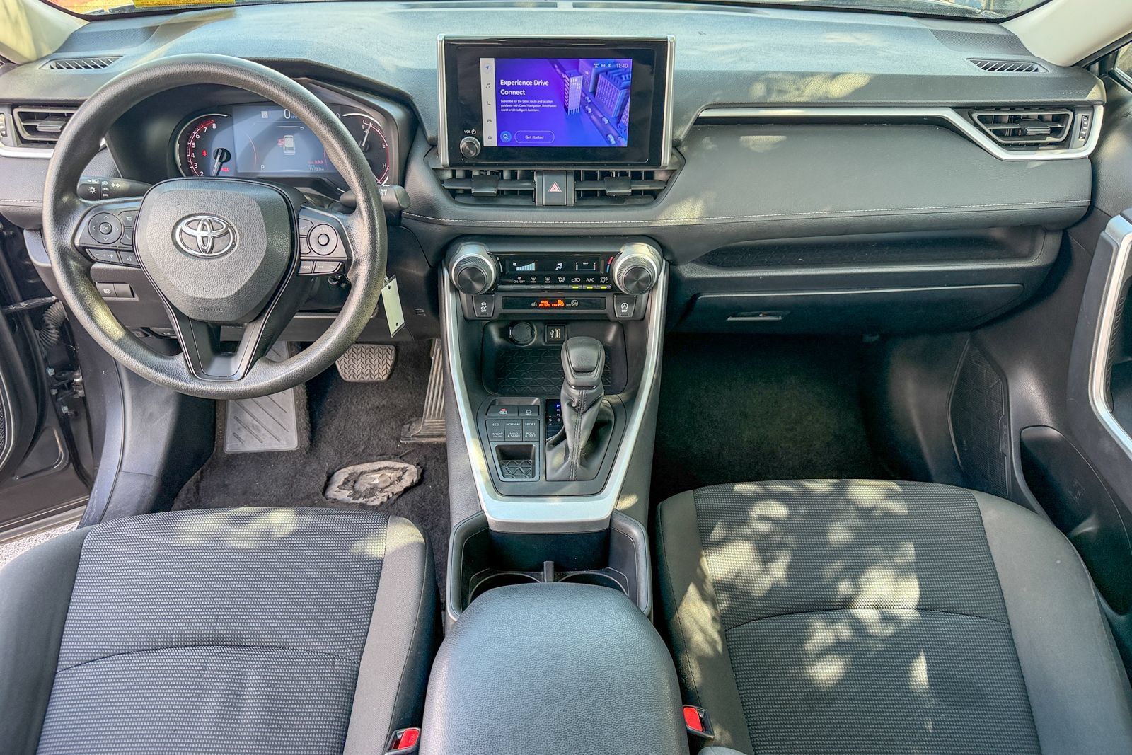 Used 2025 Toyota RAV4 LE AWD/4WD image 22
