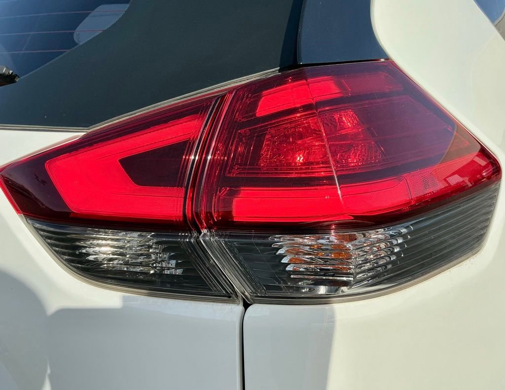 Used 2017 Nissan Rogue S image 16